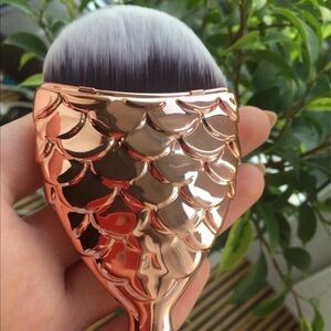 Brand new Rose Gold Chubby Mermaid Brush